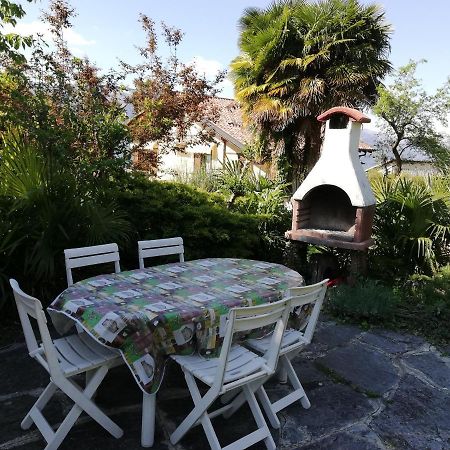 Giardino Appartement Porto Valtravaglia Buitenkant foto