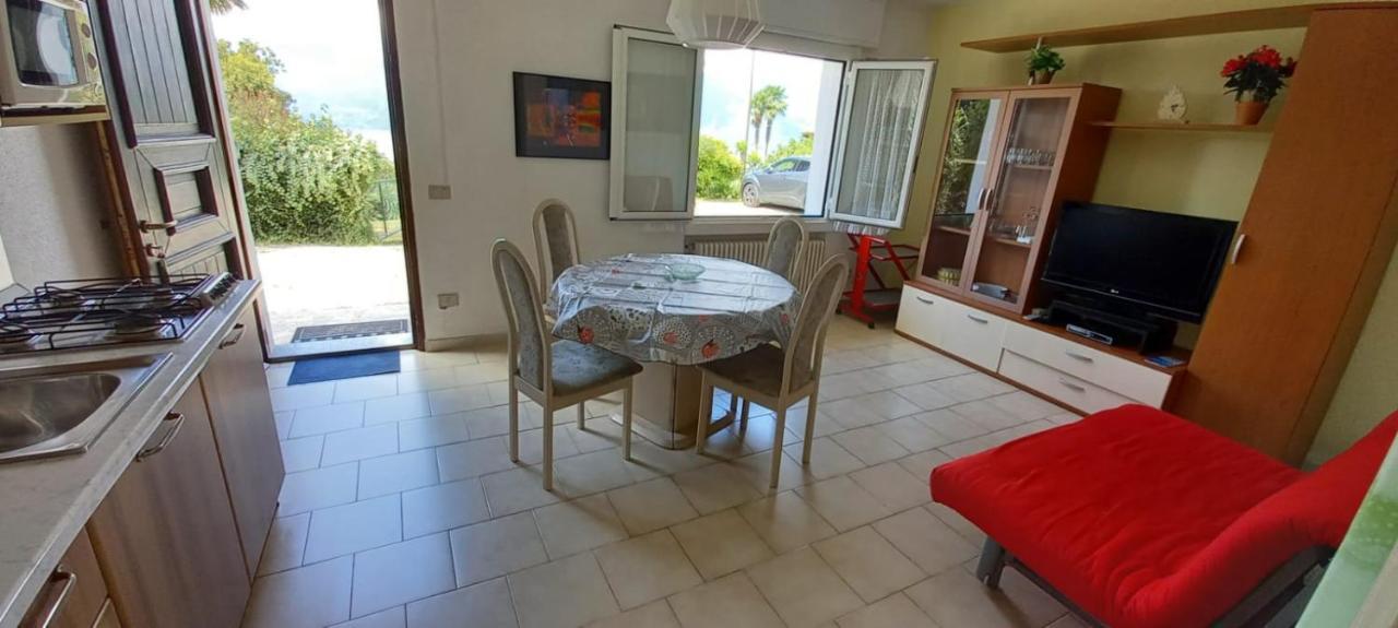 Giardino Appartement Porto Valtravaglia Buitenkant foto