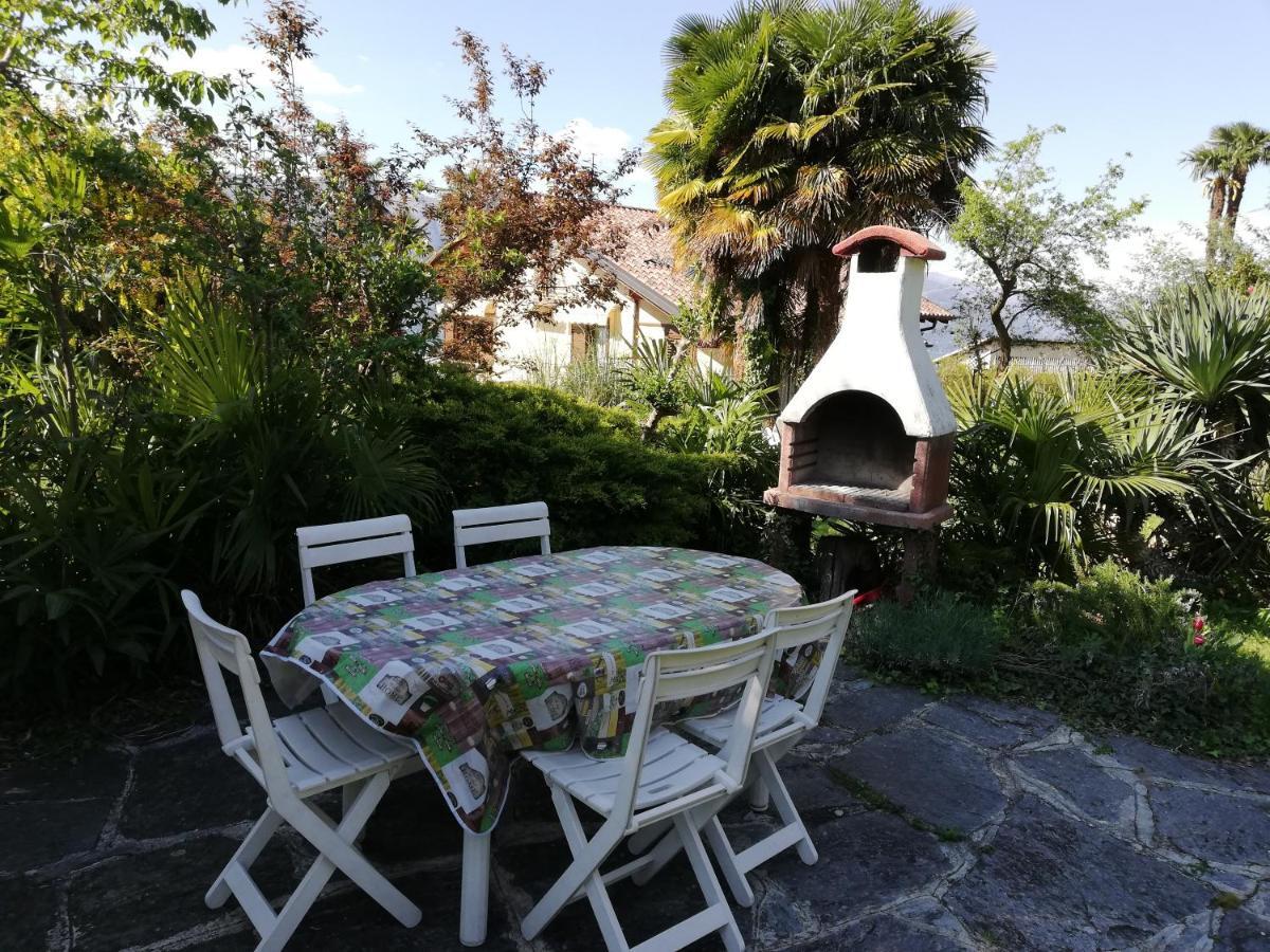 Giardino Appartement Porto Valtravaglia Buitenkant foto